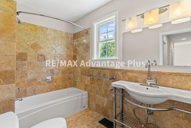 Building Photo - Picturesque 3-Bedroom Home with Cathedral ...