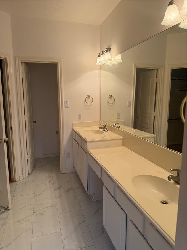 Building Photo - 12022 Miramar Shores Dr