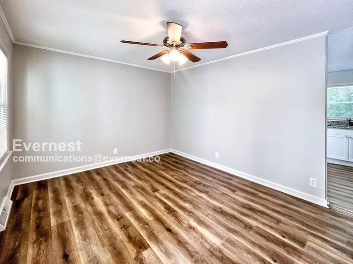 Building Photo - 2815 Crescent Ln