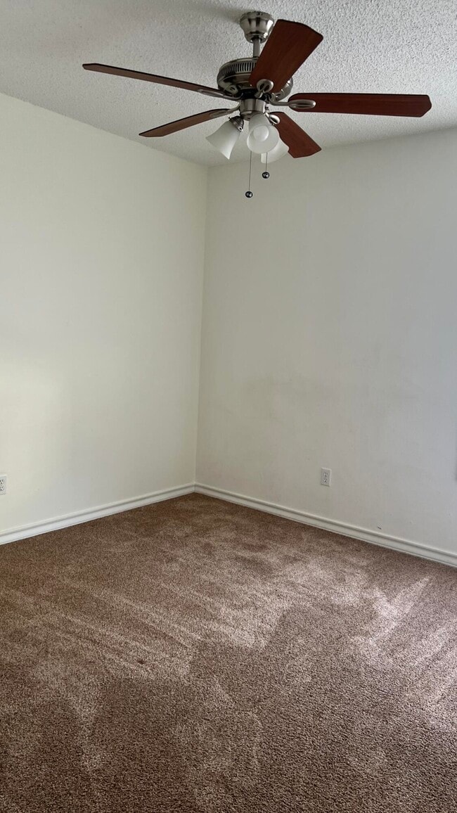 Building Photo - 4410 Jarvis St