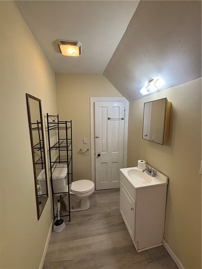 Building Photo - 1056 Walnut St