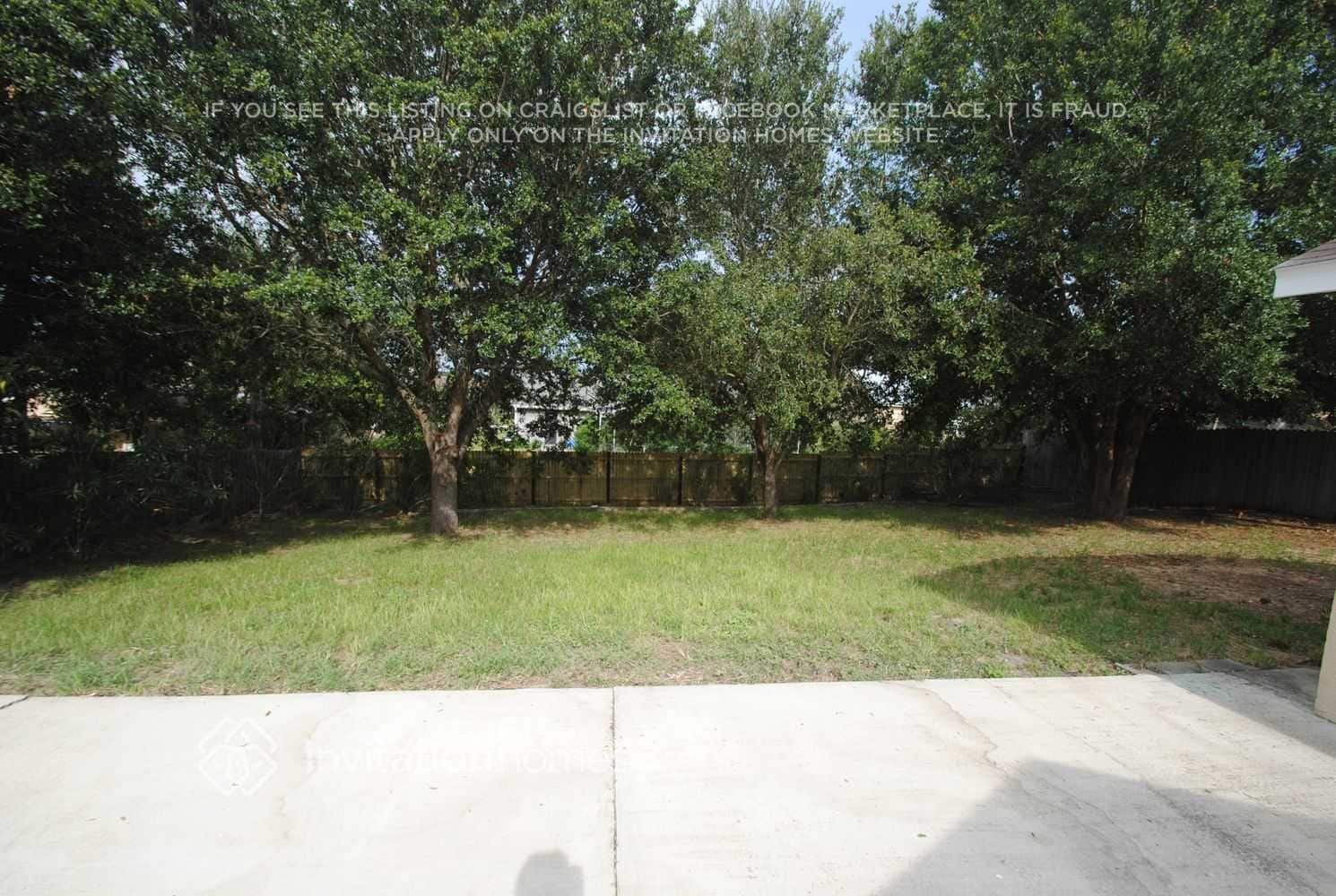 Building Photo - 815 Palm Forest Ln