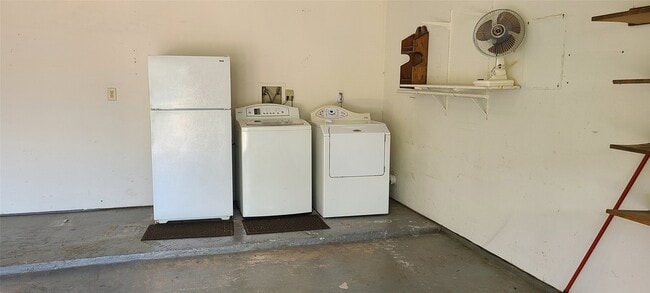 Building Photo - 16311 La Luna Dr