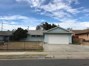 Building Photo - 2111 Melrose St