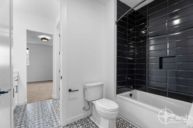 Building Photo - 990 W Magnolia Loop