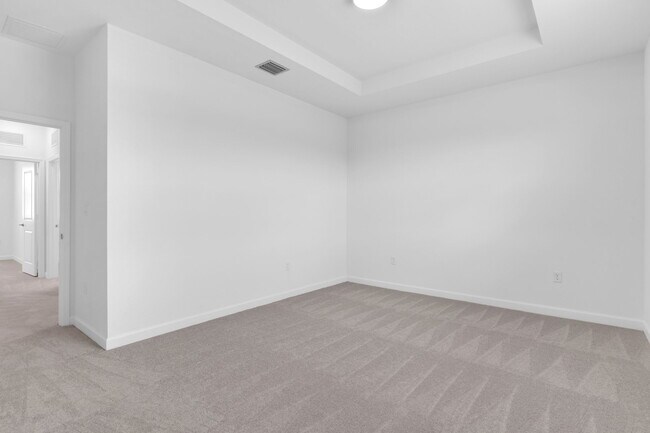 Building Photo - 2660 SE 28th St