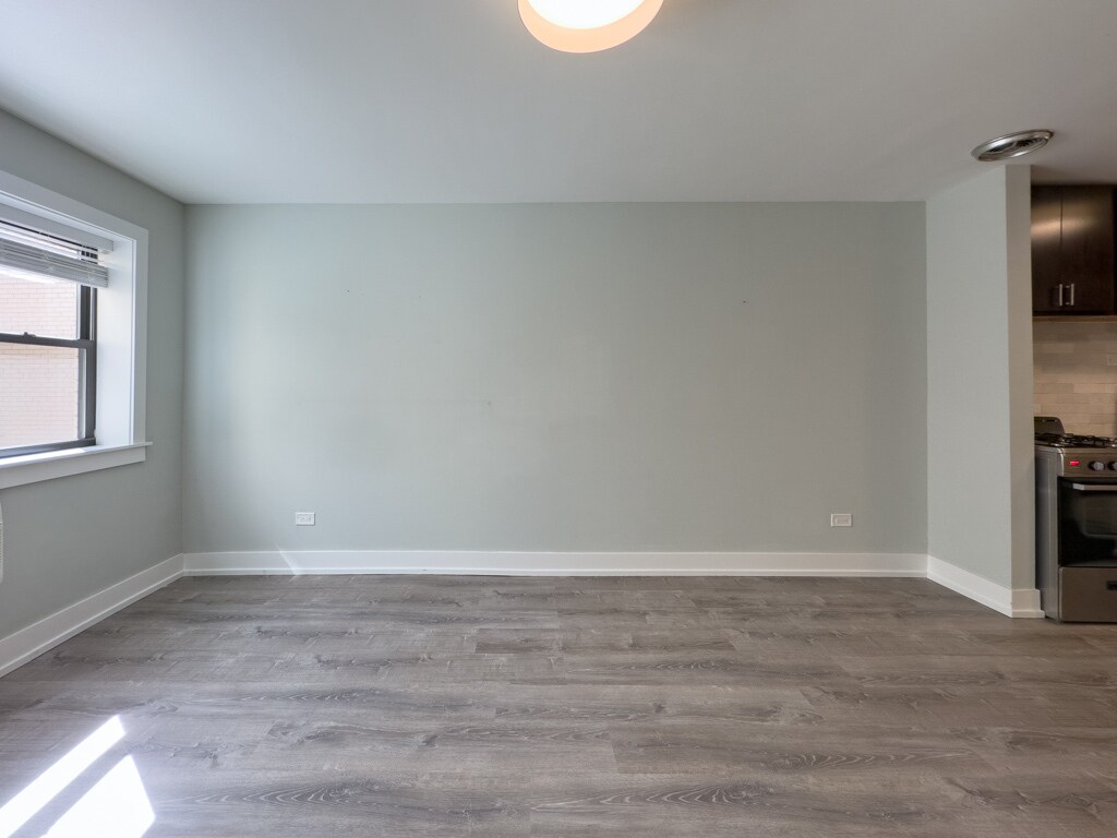 Building Photo - 448 W Barry Ave