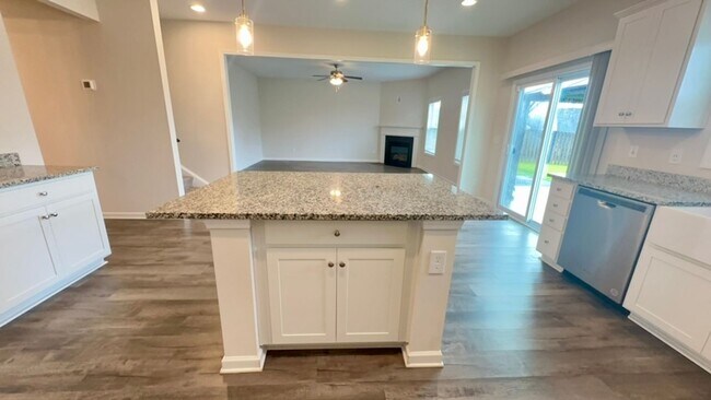 Building Photo - 156 Calming Crk Wy