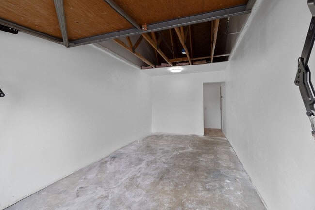 Building Photo - Moh116