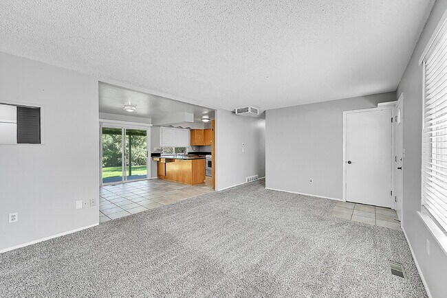 Building Photo - $2,675 - 4 Bed, 2 Bath Home in Aurora with...