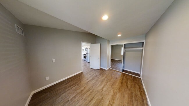 Building Photo - Large Property w/ 2 Kitchens!!