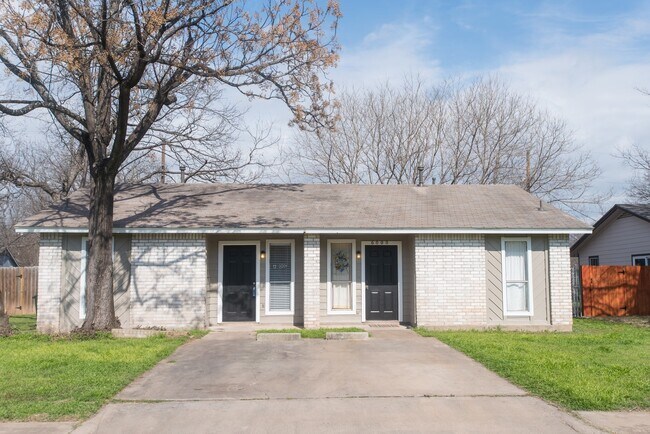Building Photo - 6000 Tracy Lynn Ln