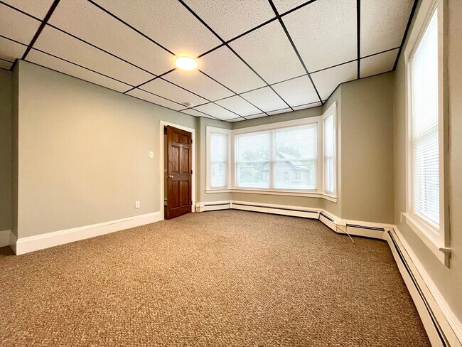 Building Photo - 285 W Elm St