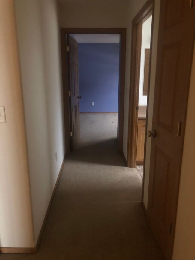 Building Photo - 3 Bedroom / 2 Bathroom Townhouse – Pet Fri...