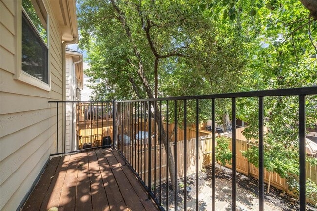Building Photo - 4013 Blossom St