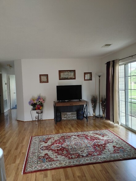 Living room with view of hall - 141 Brookland Ter