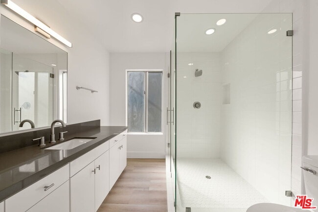 Building Photo - 6821 E Ocean Blvd