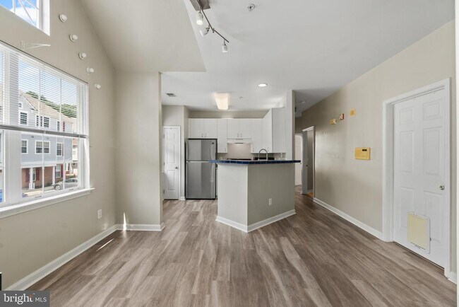 Building Photo - 5000 Willow Branch Way