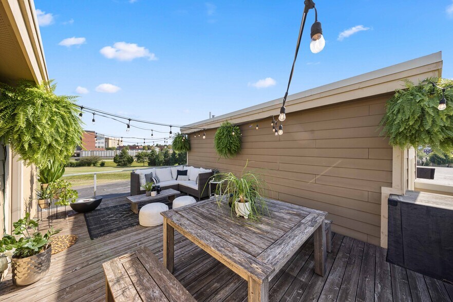 Building Photo - 492 Bluestem Cir