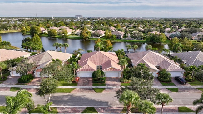 Building Photo - 11361 SW Pembroke Dr