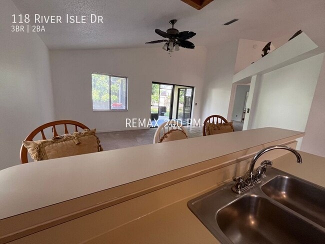 Building Photo - 118 River Isle Dr