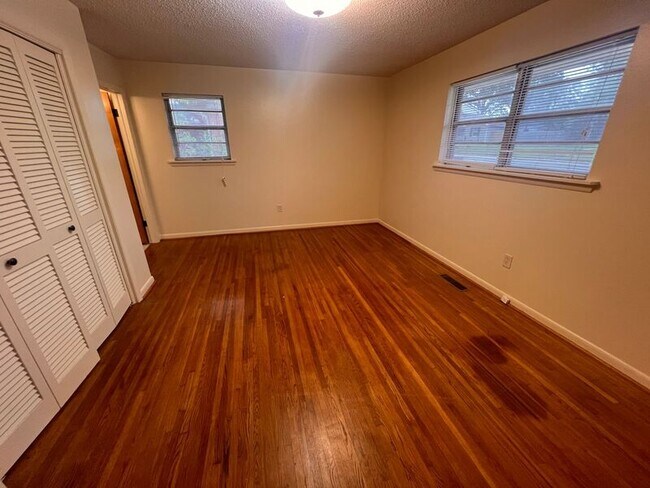 Building Photo - 6709 Sandpiper Dr