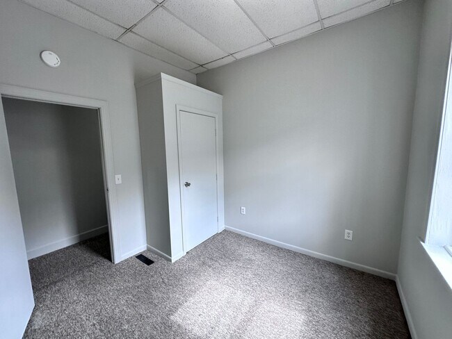 Building Photo - 201 E Cottage Pl