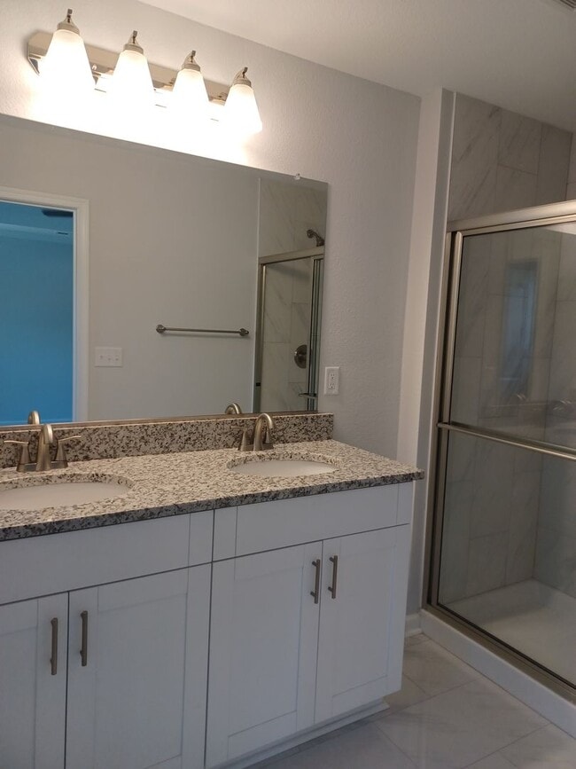 Building Photo - Newly Constructed 5 Bedroom Home in Hampton