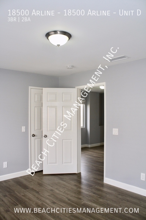 Building Photo - Remodeled 3 Bed, 2.5 Bath Town Home with A...