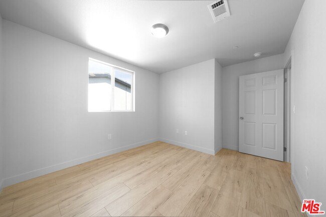 Building Photo - 236 W 84th Pl