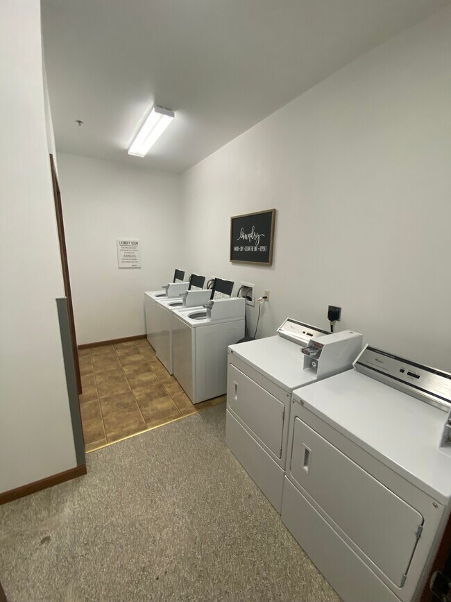 Building Photo - 214 S Kline St