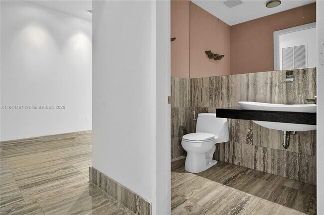 Building Photo - 901 Brickell Key Blvd