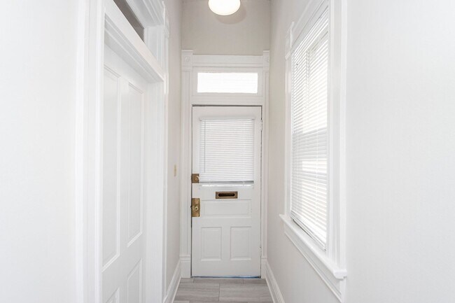 Building Photo - 2 Bed 1 Bath in Downtown Little Rock, AR
