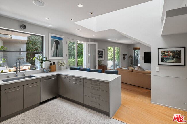 Building Photo - 8735 Dorrington Ave
