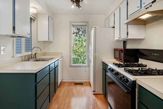 Building Photo - Move in by June 15 and get 2 weeks FREE! Charming Beaverton Home with Fireplace, Deck, and Attach...