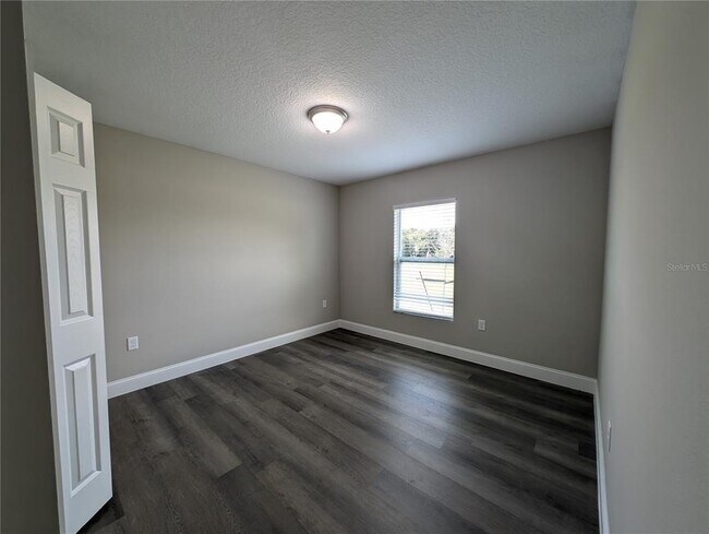 Building Photo - 1221 Vanderway Ln