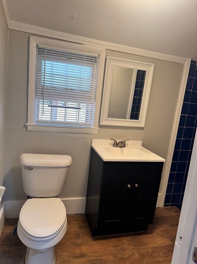 Building Photo - Charming Highlands Home | Sunroom, Off-Street Parking