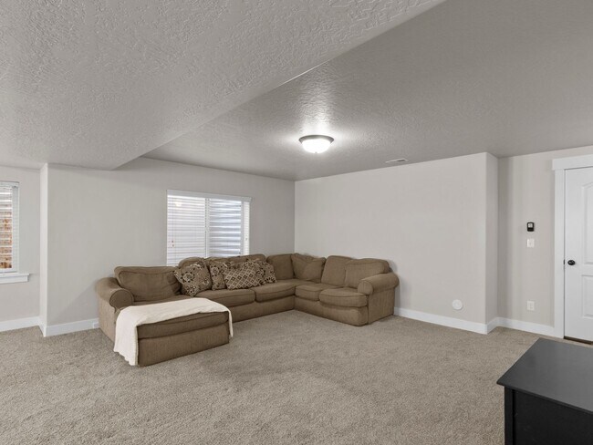 Building Photo - Beautiful Bluffdale home for rent!