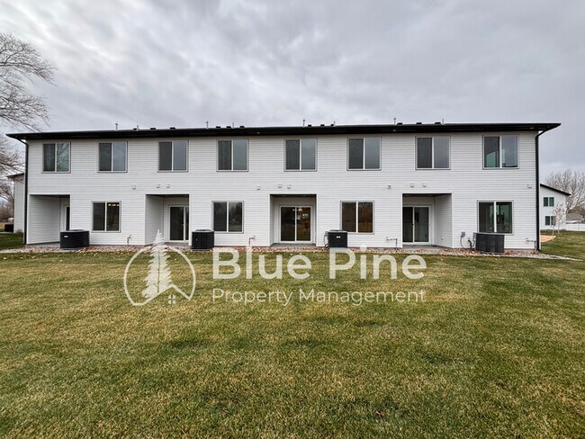 Building Photo - 2390 Caliber Pl