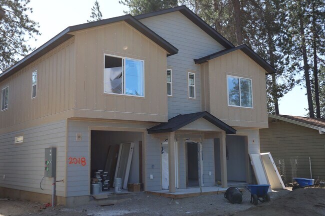 Primary Photo - Duplex in CDA !