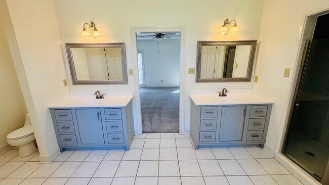 Building Photo - 565 Schaeffer Loop