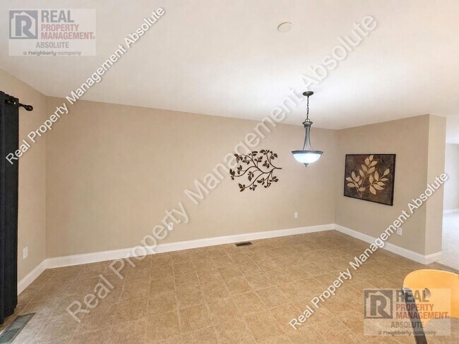 Building Photo - Prime Hudson Location: 3-Bed Townhouse Beside Benson’s Park
