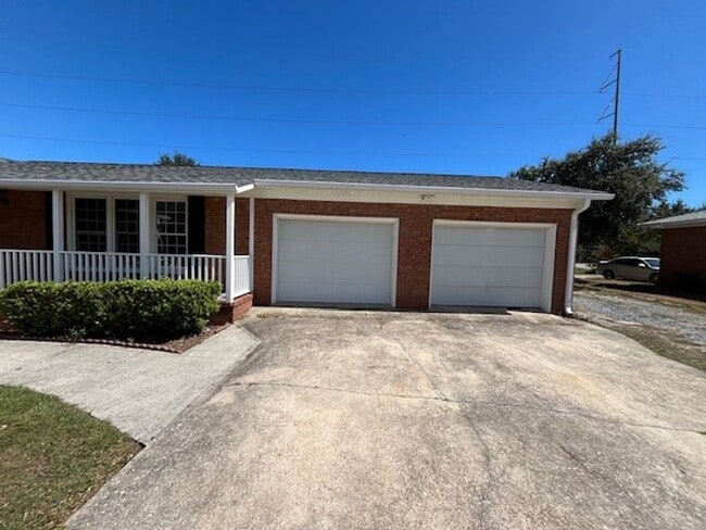 Building Photo - Perfect "Work from Home" Location!