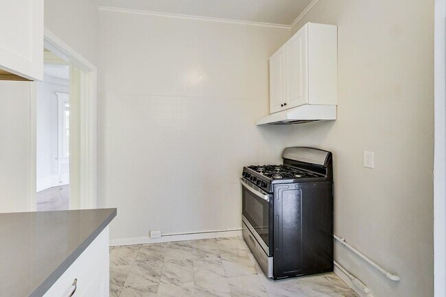 Building Photo - 1338 Haight St