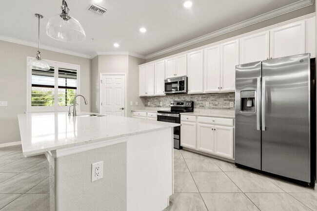 Building Photo - 12023 Hawthorn Lake Dr