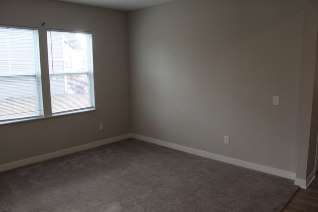 Building Photo - Spacious 5 BR Home in Avon Schools!
