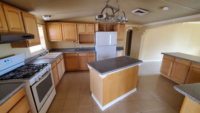 Building Photo - 304 Calle Al Rumbo