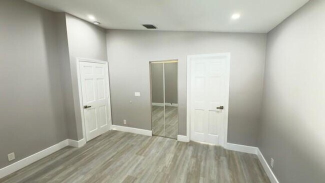 Building Photo - 4629 SW 12th St