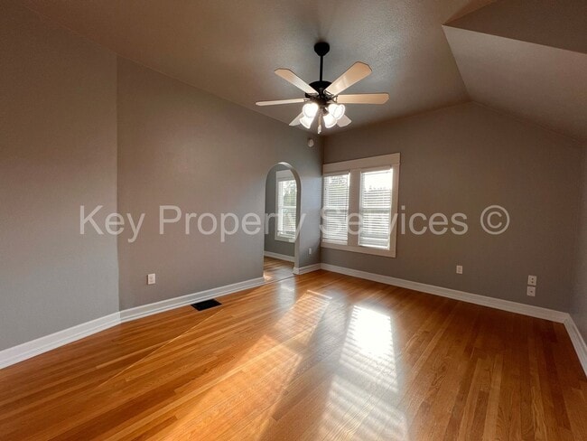 Building Photo - MOVE IN SPECIAL! Call for details. Charmin...
