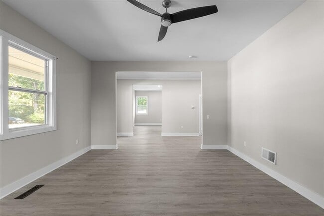 Building Photo - 1331 Diamond Ave SE